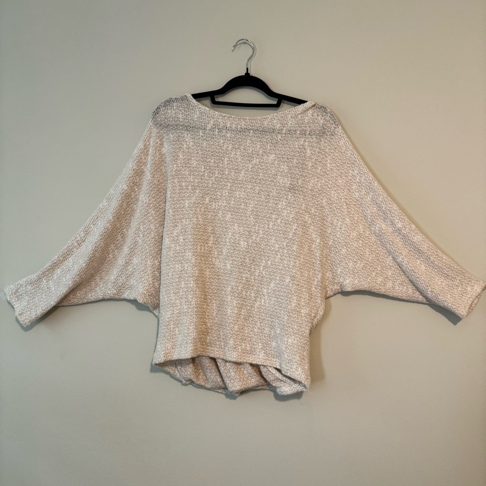 Flowing beige knit sweater with an open back size: L